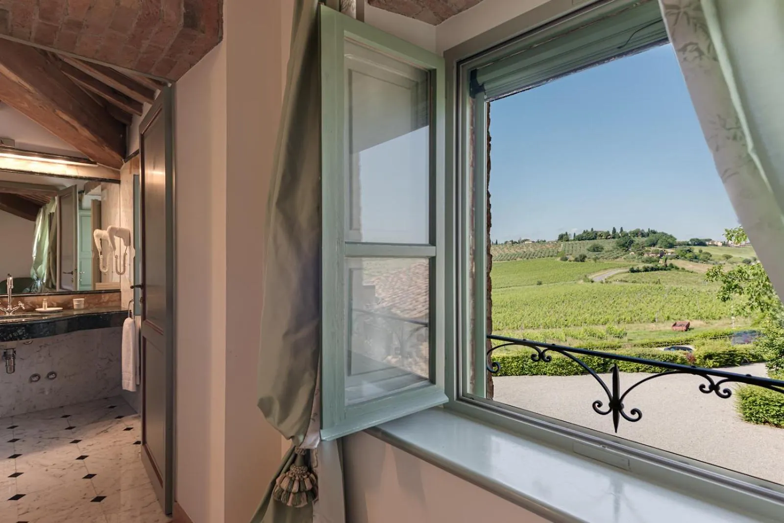 Villa Il Castagno Wine & Resort Siena 0*,  Italy