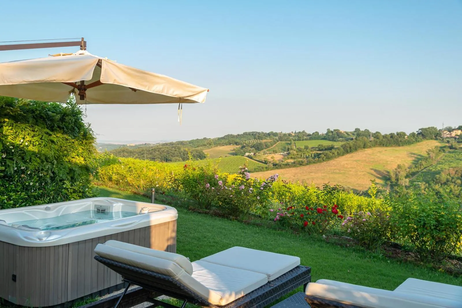 Villa Il Castagno Wine & Resort Siena Farm stay